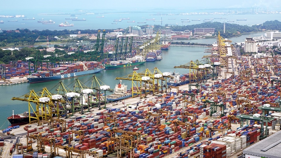 Xuất khẩu tăng cao. Việt Nam duy trì xuất siêu
